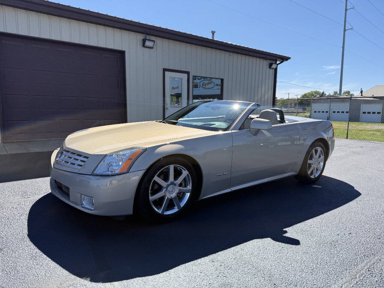 Used 2006 Cadillac XLR RWD image 1