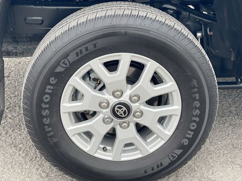 Used 2025 Toyota Tacoma SR5 AWD/4WD image 16