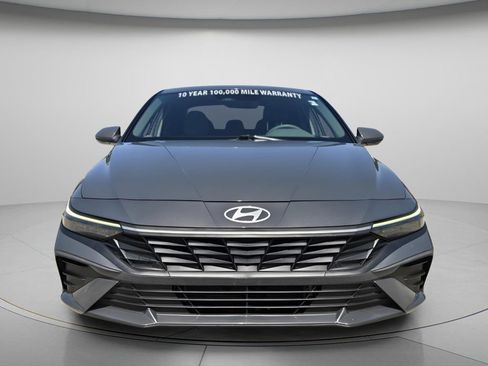 Used 2024 Hyundai Elantra Blue FWD image 4