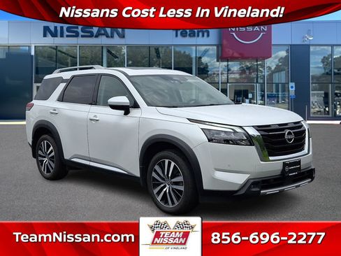 Certified 2025 Nissan Pathfinder Platinum w/ Cargo Package AWD/4WD image 1