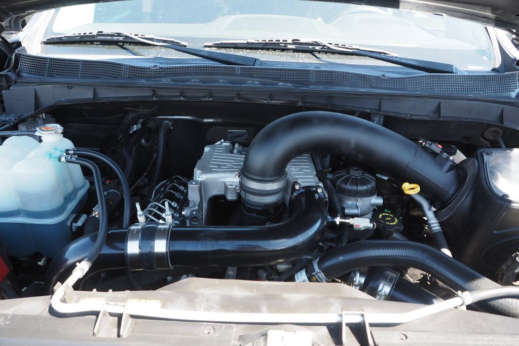 Used 2017 Nissan Titan PRO-4X AWD/4WD image 11