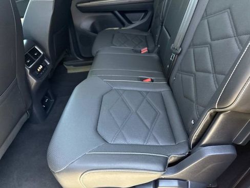 Used 2025 Volkswagen Atlas SE FWD image 14