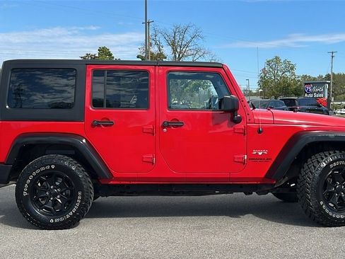 Used 2016 Jeep Wrangler Unlimited Sahara w/ Dual Top Group image 4