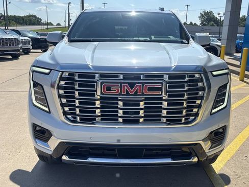 Used 2026 GMC Yukon XL Denali w/ Denali Reserve Package AWD/4WD image 11