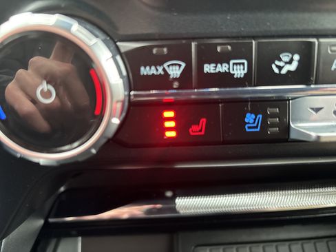 Used 2023 Ford F150 Lariat w/ Trailer Tow Package image 29