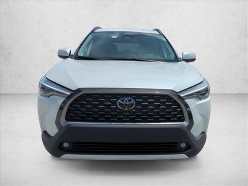 Used 2023 Toyota Corolla Cross XLE w/ Convenience Package FWD image 2