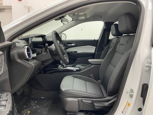 New 2026 Chevrolet Trax LT image 8