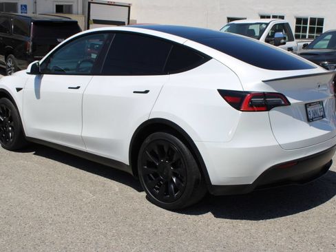 Used 2021 Tesla Model Y 2WD image 6