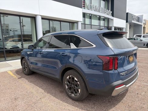 Certified 2024 Kia Sorento S w/ Panoramic Sunroof Package image 7