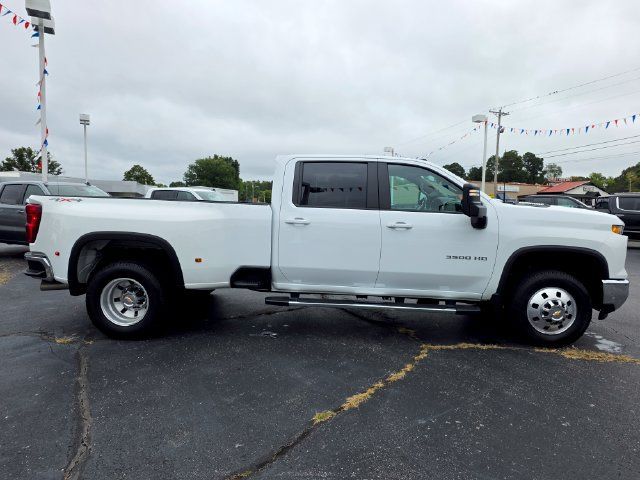 Used 2025 Chevrolet Silverado 3500 LT w/ Safety Package AWD/4WD image 17
