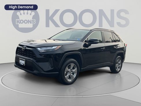 Used 2025 Toyota RAV4 XLE AWD/4WD image 1