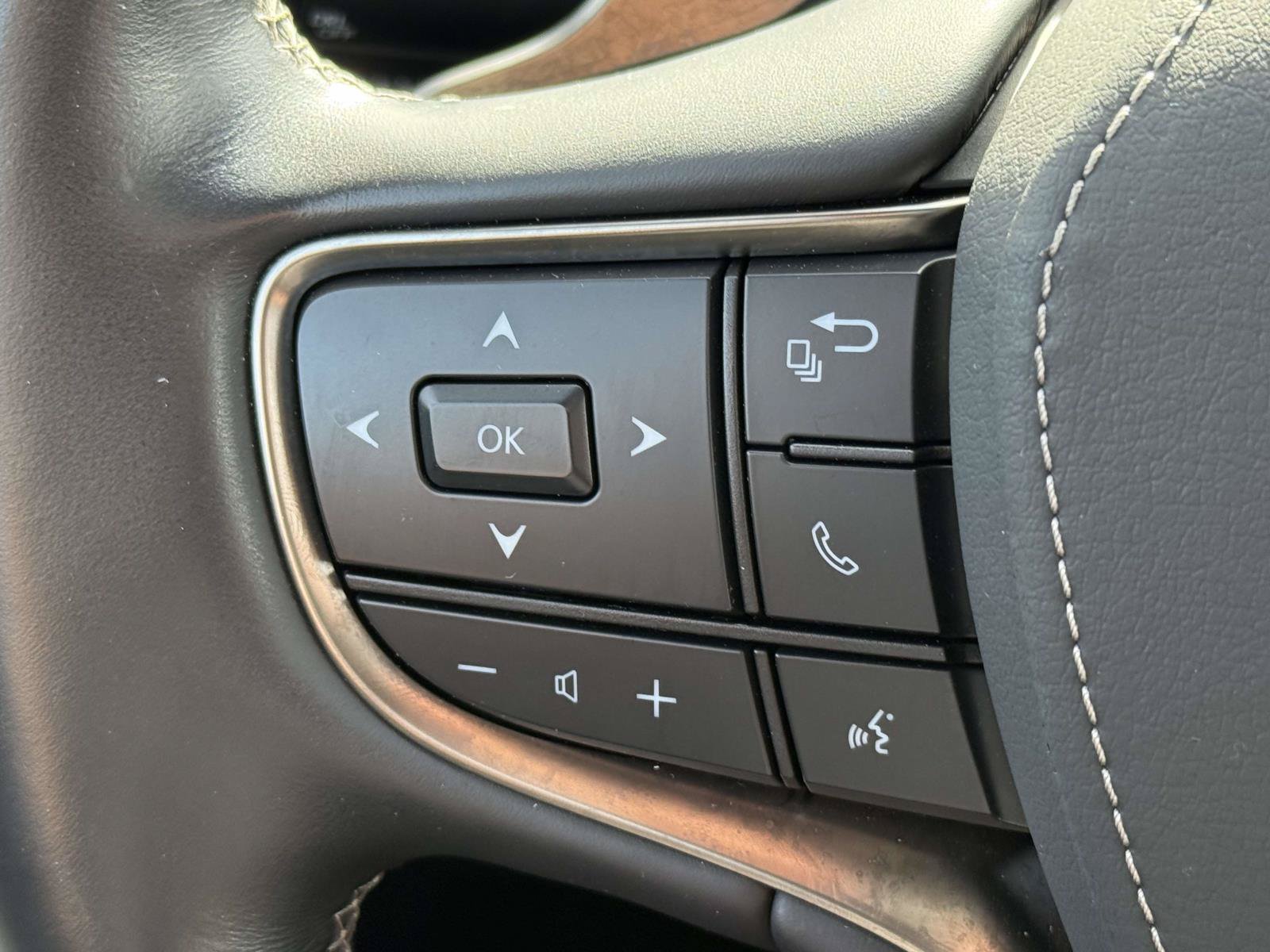 Used 2023 Lexus LS 500 AWD w/ Interior Upgrade Package image 24