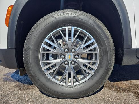 Used 2026 Chevrolet Traverse LT w/ Driver Confidence Package AWD/4WD image 27