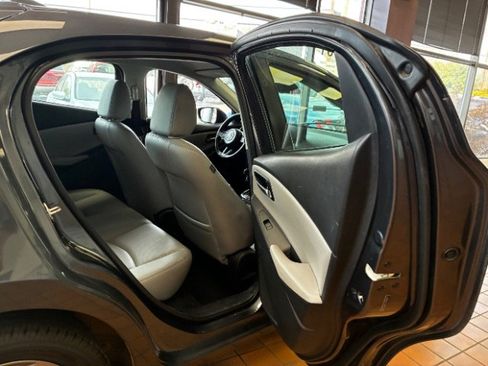 Used 2020 Toyota Yaris XLE image 64