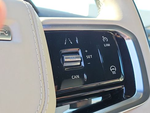 Used 2022 Land Rover Range Rover Velar R-Dynamic S image 32