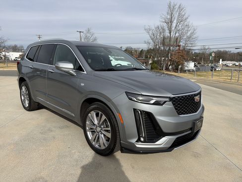 Used 2023 Cadillac XT6 Premium Luxury image 2