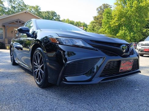 Used 2024 Toyota Camry SE w/ Convenience Package FWD image 4