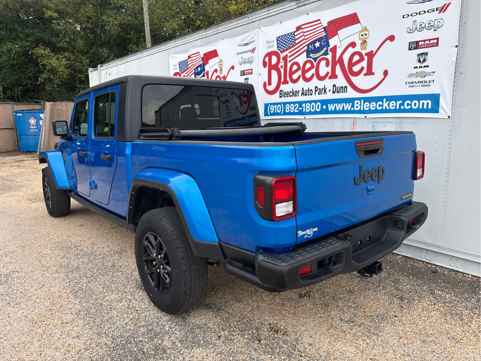 Used 2023 Jeep Gladiator Sport AWD/4WD image 8