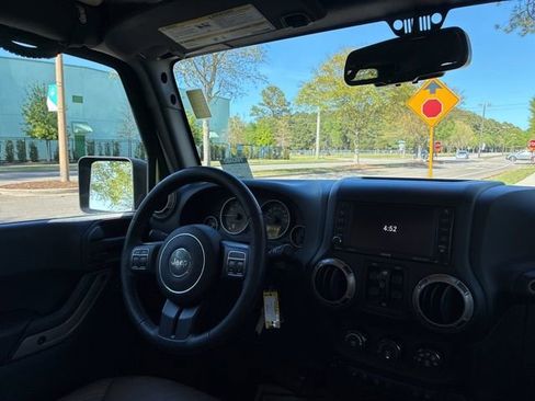 Used 2016 Jeep Wrangler Unlimited Sahara image 23