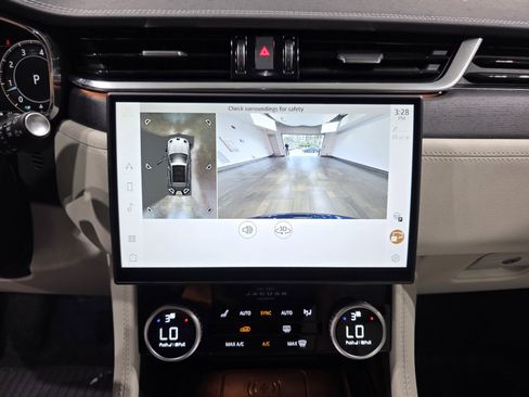 New 2026 Jaguar F-PACE R-Dynamic S image 17