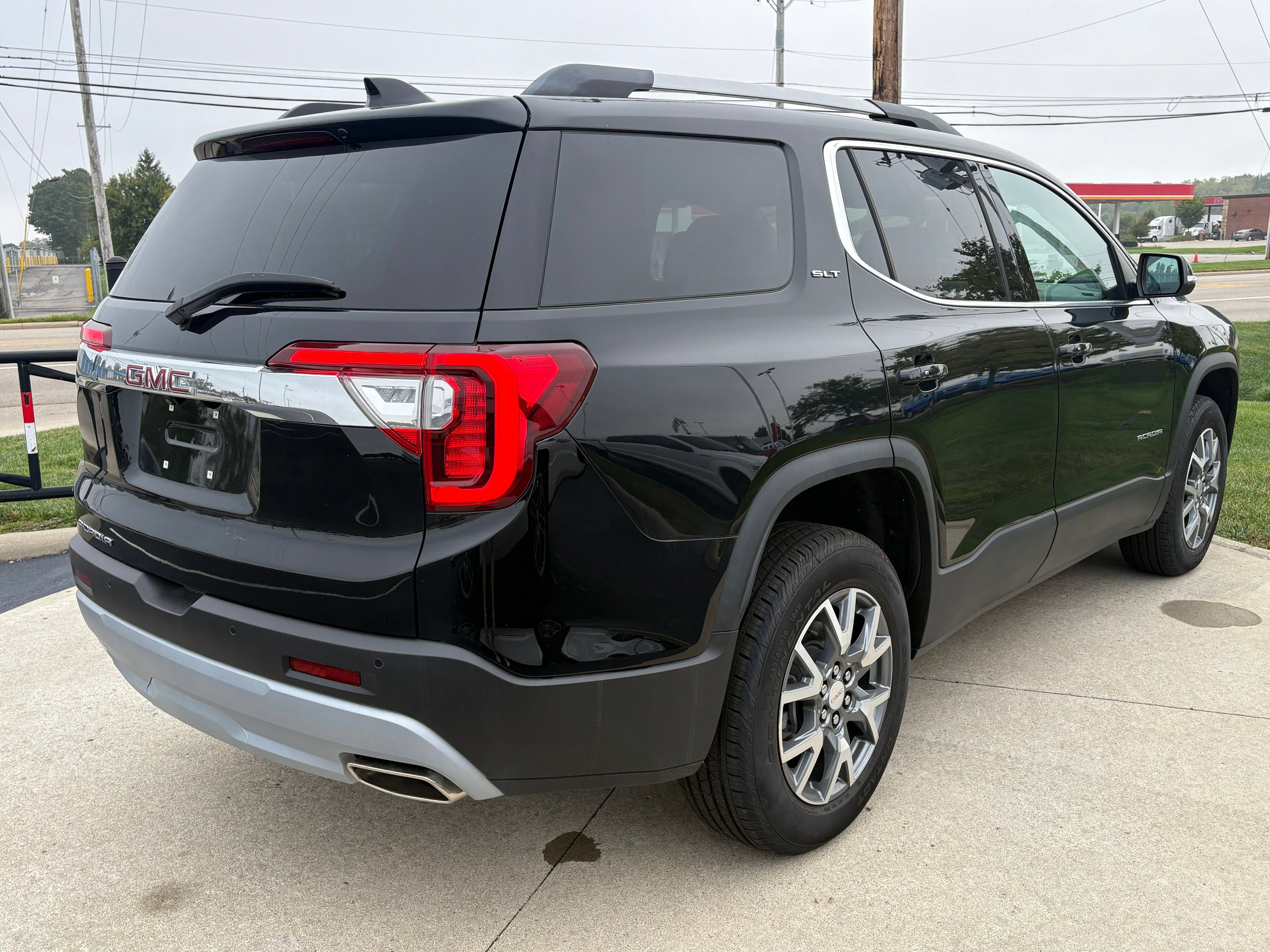 Used 2023 GMC Acadia SLT FWD image 7