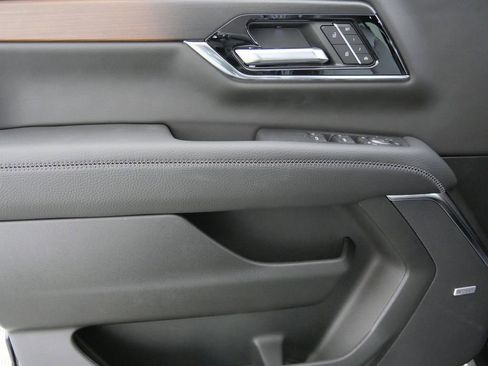 New 2026 GMC Yukon XL Denali w/ Denali Reserve Package image 14