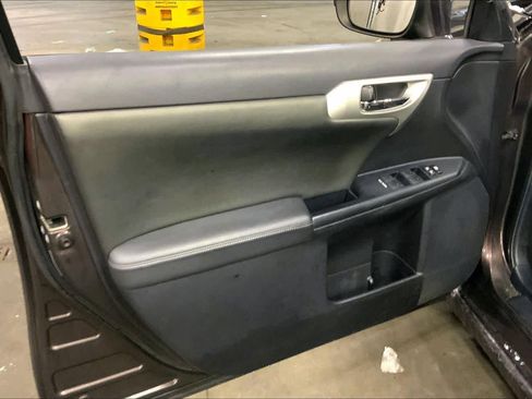 Used 2011 Lexus CT 200h Premium image 21