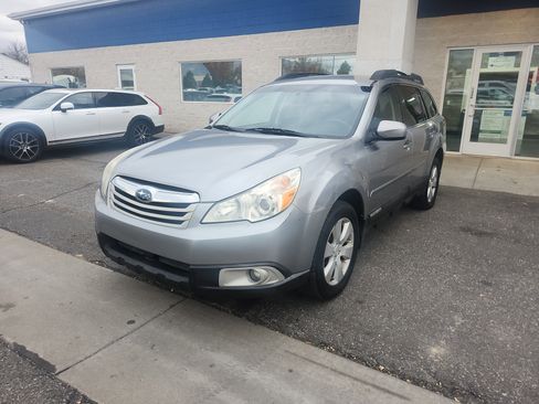 Used 2011 Subaru Outback 2.5i Premium w/ All-Weather Pkg AWD/4WD image 3