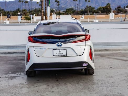 Used 2020 Toyota Prius Prime XLE image 8