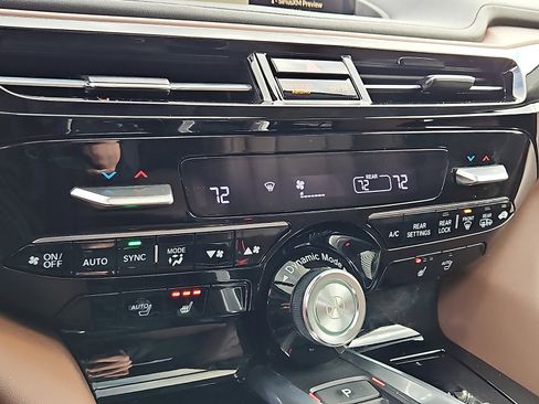 Used 2023 Acura MDX SH-AWD w/ Technology Package image 18