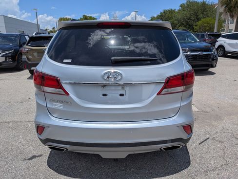 Used 2017 Hyundai Santa Fe SE FWD image 5