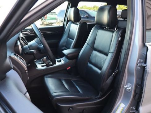 Used 2018 Jeep Grand Cherokee Limited AWD/4WD image 11