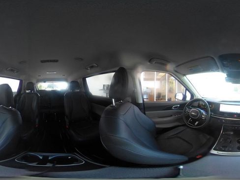 Used 2026 Kia Carnival FWD image 45