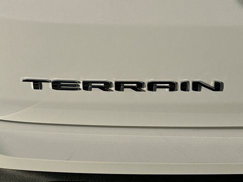 Used 2024 GMC Terrain SLE image 37