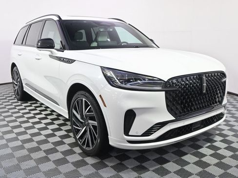 New 2026 Lincoln Aviator Black Label w/ Jet Appearance Package AWD/4WD image 9