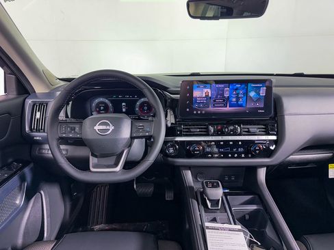 New 2026 Nissan Pathfinder SL image 12