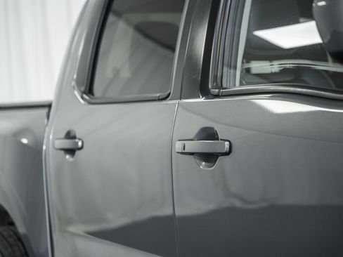 Used 2023 Nissan Frontier SV w/ SV Premium Package image 19