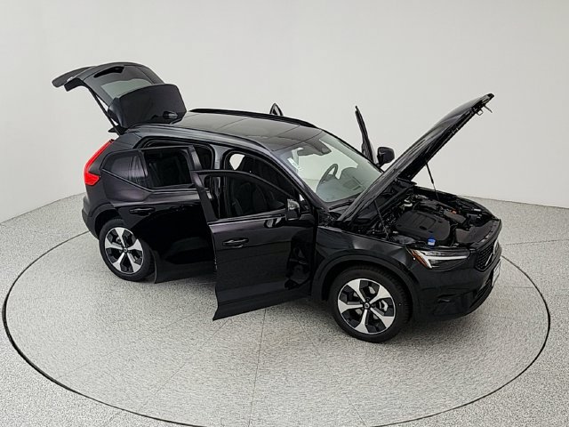 New 2026 Volvo XC40 B5 Plus w/ Protection Package Premier AWD/4WD image 39