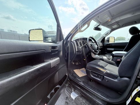 Used 2012 Toyota Tundra 4x4 Double Cab w/ SR5 Pkg image 9