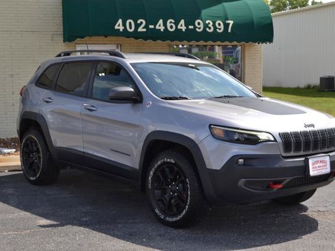 Used 2020 Jeep Cherokee Trailhawk w/ Cold Weather Group AWD/4WD image 12