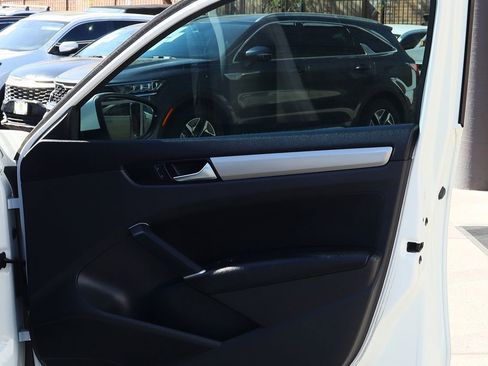 Used 2022 Volkswagen Passat 2.0T SE image 33