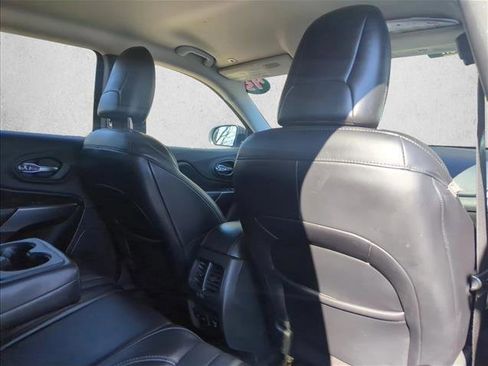 Used 2019 Jeep Cherokee Limited image 26