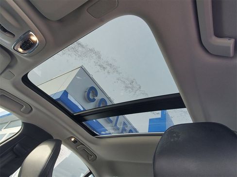 Used 2022 Volvo S60 B5 Momentum image 12