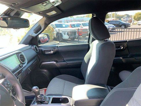 Certified 2021 Toyota Tacoma TRD Off-Road image 26