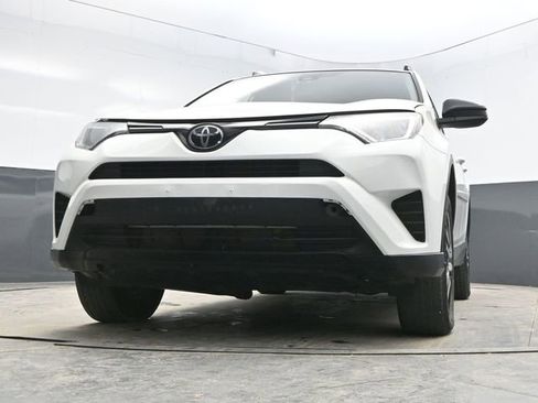 Used 2018 Toyota RAV4 LE image 32