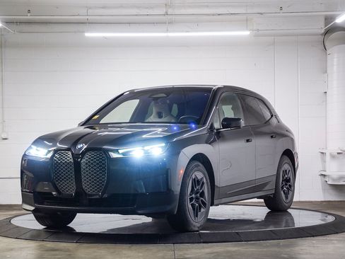 Certified 2024 BMW iX xDrive50 w/ Convenience Package AWD/4WD image 3