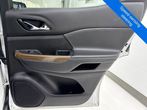 Used 2022 GMC Acadia SLE image 10