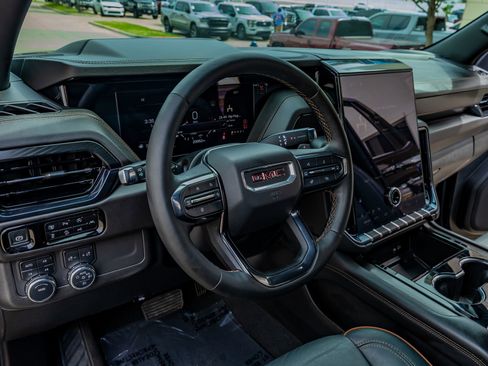 Used 2025 GMC Yukon AT4 w/ AT4 Premium Package image 17