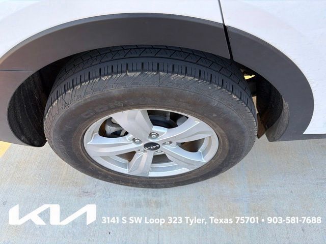 Certified 2023 Kia Sorento LX FWD image 11