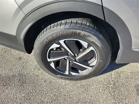 Used 2023 Kia Sportage LX image 7